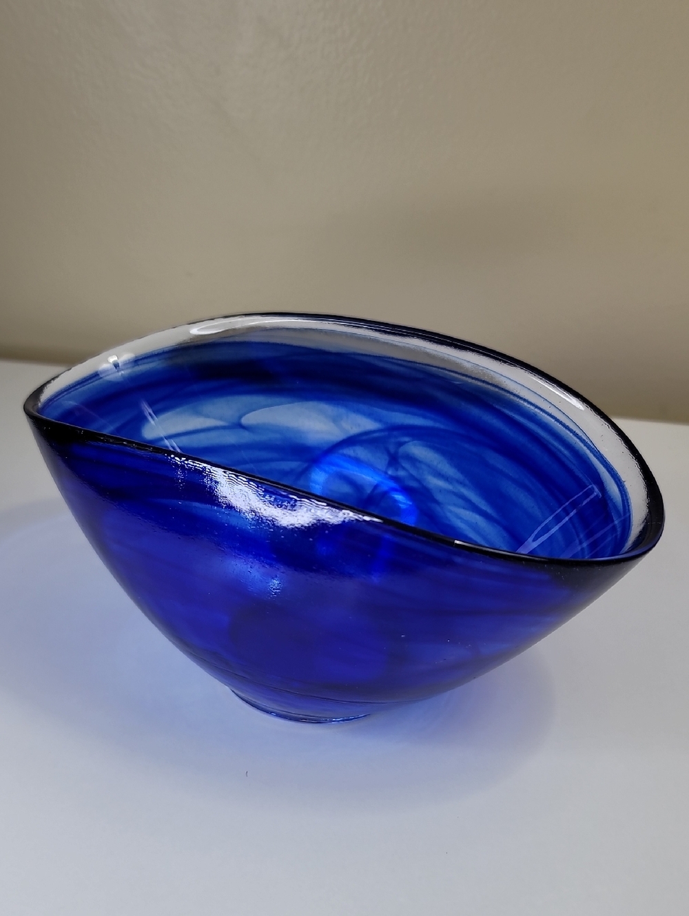 Artistic Accents Cobalt Blue Swirl Bean-Shaped Glass Bowl